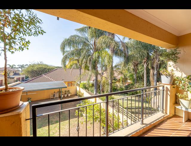 2 BEDROOM TOWNHOUSE FOR SALE IN LONEHILL